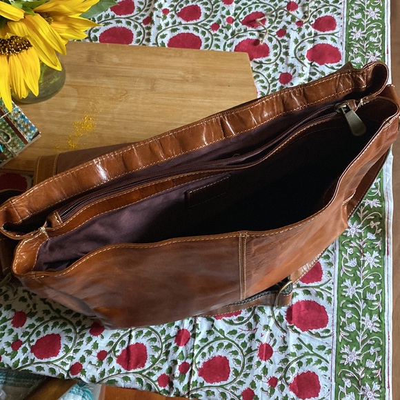 Vintage, Classic Fossil Cross-Body Messenger/Computer Bag - Picture 6 of 16